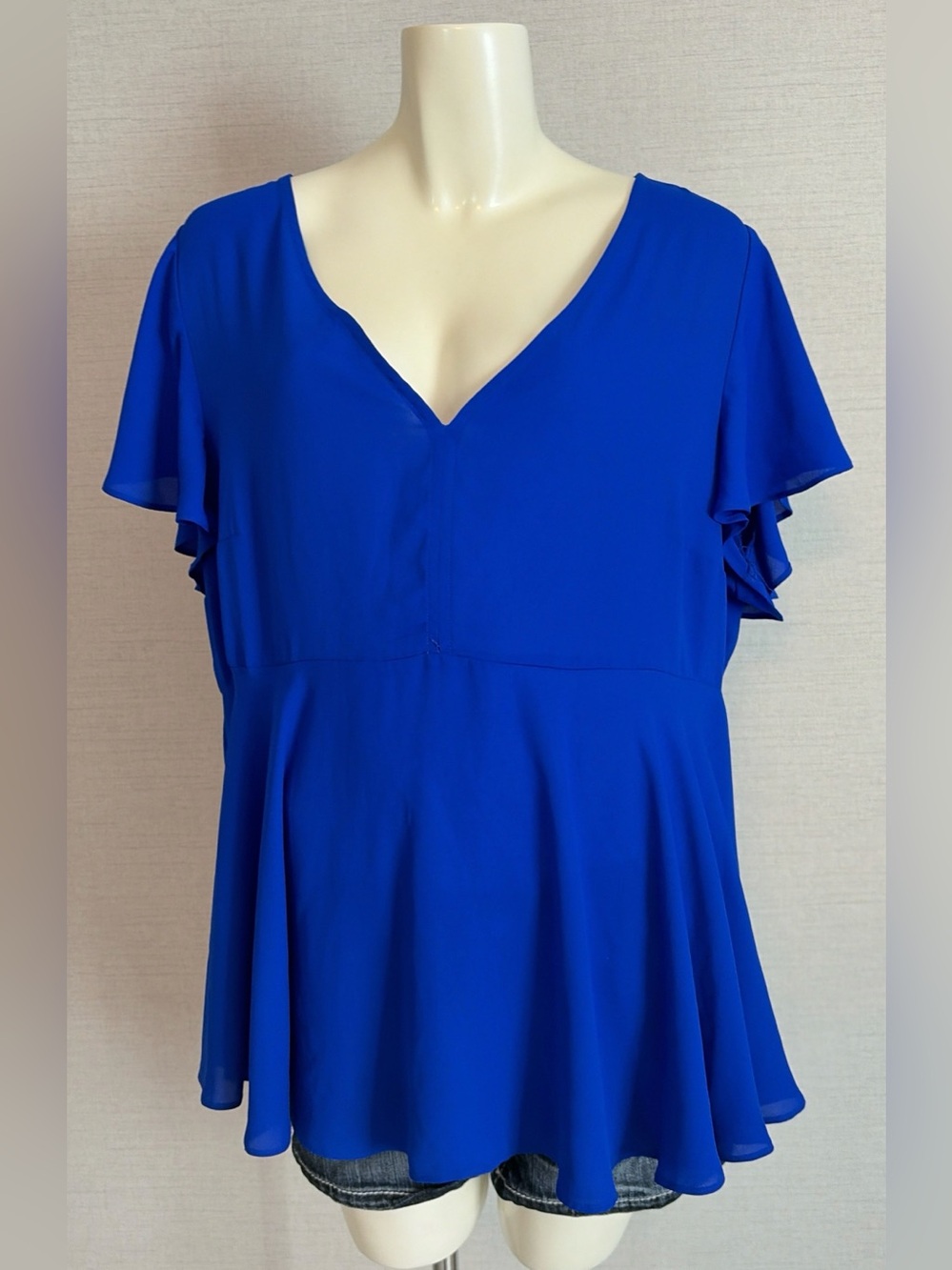 Size 2(X) Torrid V-Neck Flutter Sleeve Blouse